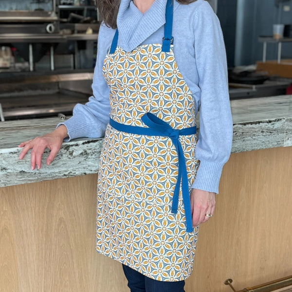 New Wing Studio- Adult Apron More Bees Please
